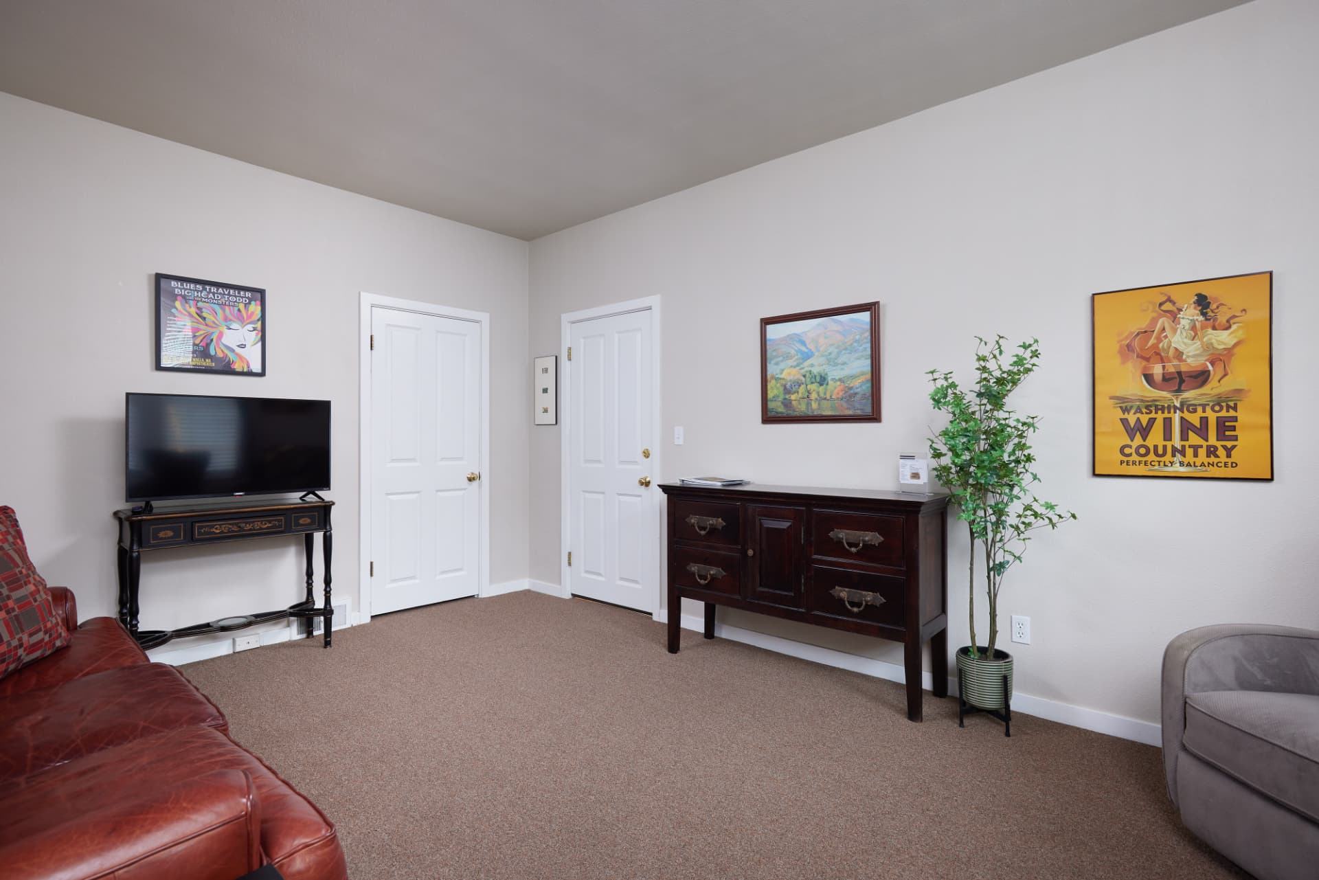 The Cabernet sitting area with sofa and side table